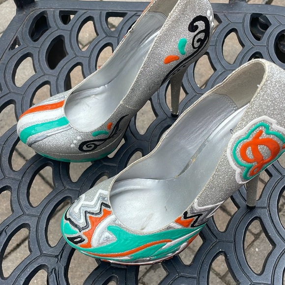 Customer Made Football Team High-heeled Pumps, Size 7 1/2 - Picture 4 of 12